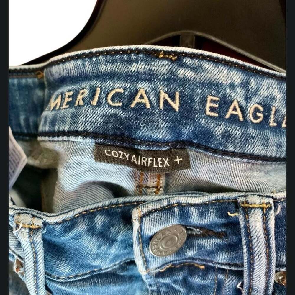 American Eagle Outfitters Cozy Air Flex Distressed Jeans 26x28